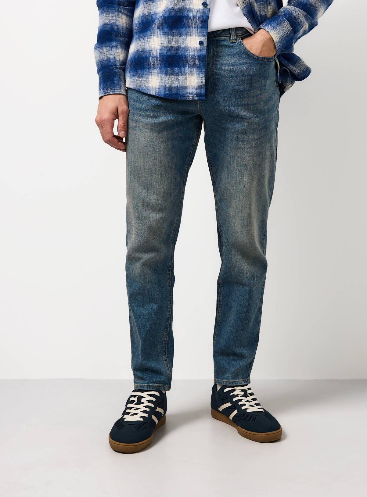 Mid Rinse Denim Tapered Leg Jeans 42R - Image 2